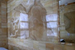 Полировка стен из мрамора