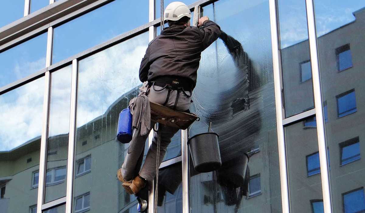 Высотный промышленный альпинизм в Москве